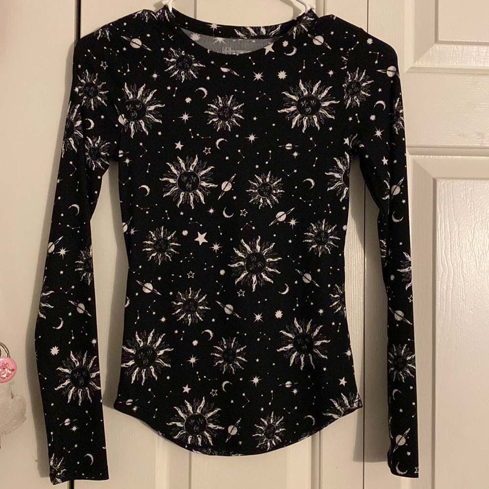 Black and White sun and star shirt